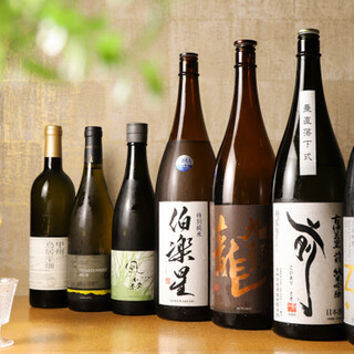 日本酒は季節ごとに入れ替え、常時10〜15種類をご用意