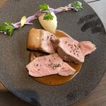 俺のフレンチ - BBCポークのロースト、紫芋と玉ねぎのモンブラン、マッシュルームとブランデーのクリームソース