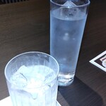 瀬戸内味覚処 芸州 本店 - 芋焼酎ロック、お冷や