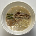 四陸 - 料理写真:濃厚スープの鶏白湯麺