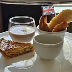 インペリアルラウンジ アクア - フィッシュ&チップス、キッシュ、無花果のポタージュ