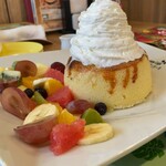 魔法のパンケーキ - 料理写真:季節のフレッシュフルーツパンケーキ1,500円