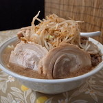 食楽 - 大肉ラーメン大盛り（野菜3倍）