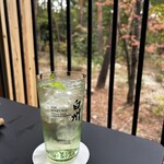 サントリー白州蒸溜所 - 白州蒸溜所の中にあるレストランでも白州飲めますし、2階テラス席ではレストラン使わないでも飲めます。レストランのHakushu Terraceの投稿は載せたのでそちらでみてください。