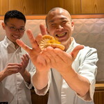 銀座 しのはら - 名物最中。後ろから12代目モナカマンや、とつぶやきながら不敵な笑み。ニヤリ。