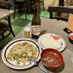 ティン・フック - 豚バラとゴーヤたまご炒めランチ780円、瓶ビール550円