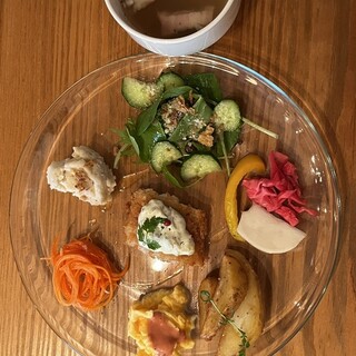 スリーストーリーズバル_1