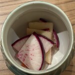 MANO - お口直し
      ・紅玉と野沢菜の蕪のピクルス風