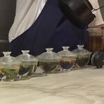 MANO - 食後の飲み物は、
      ・ハーブティーもしくはフレンチプレスのコーヒ