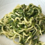 プリマベラ  - 岩のりにかすかにズッキーニの千切りがはいっています。パスタは細め。クリームは少なめでオリーブオイルの香りがしっかり。