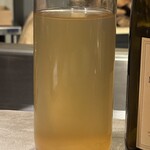 MANO - ドリンク②（グラスの写真失念）
      
      ・麹と水と米で作った甘酒に、麹だけで作った甘酒の上澄を加えて冷蔵熟成させたもの。その上澄みに
      ・カヴァビネガーを少し