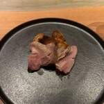 MANO - ・信州新町のサフォーク
      （トモサンカクと肩ロースにあたる2種の部位）
      ・スペインの乳飲みの仔羊（＝コルデロ・レチャル）
      ・フライドポテト