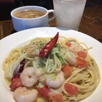 渋谷アチェーゾ - 海老・フレッシュトマト・キャベツの柚子胡椒ペペロンチーノ　1,000円