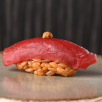 北新地鮨 言 - 赤身の漬け　福井の地がらし