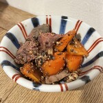 ケトク - 鶏の白レバーと柿、酒粕のクランブルの和え物