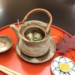 京懐石 美濃吉 竹茂楼 - 名残鱧と松茸の土瓶蒸し
