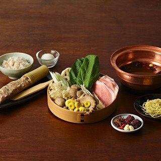 鶏とつみれと米澤豚の薬膳鍋