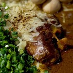 吉田カレー  - 豚・グリエールチーズ