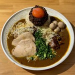 吉田カレー  - ミックス 小・豚・グリエールチーズ・チキンアチャーリー・うずらのアチャール