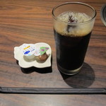 秋田牛玄亭 - 店内もストローも黒で統一されてました