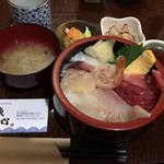 魚心 - 海鮮丼