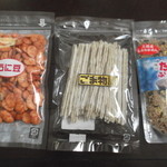 マルハヤ - うに豆（左）・ごま物語（中央）・たらふりかけ（右）