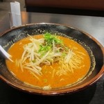 Nagasakichammenjuttetsu - 担々麺は胡麻の香りがただよう食欲をそそる一品に仕上がってました。
                      