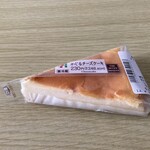 セブンイレブン - 料理写真:かじるチーズケーキ(税込み248円)
