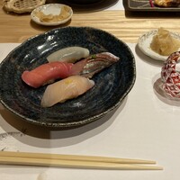 銀座 すし傳 - 握り（鮪、烏賊、鯵、勘八）