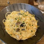 PASTAわざや - 貝柱ときのこいっぱいウニクリームソースパスタ