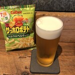 麹町いづみや しろ - あがりビール ・カルビーサッポロポテトつぶつぶベジタブル