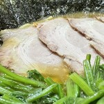 家系ラーメン斎藤家 一乗寺店 - チャーシュー　ホウレンソウ　海苔トッピング　玉子忘れた