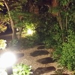 米倉 - 入り口から建物までの露地