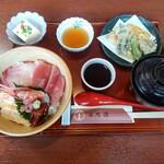 海老源　海遊亭 - 料理写真:海鮮丼ランチ