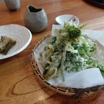 花尋庵 - 山菜の天ぷら 800円
