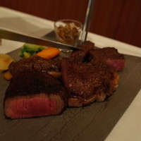 トロワフレーシュ - 肉3種盛り！（左から神戸牛ランプ・近江牛サーロイン・短角牛）