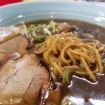 今池呑助飯店 - 麺の表情など。