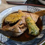 割烹 福源 - ハマチのカマの煮付け