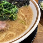 横浜家系ラーメン 三郷家 - 旨味の強いスープ。濃いめでもしょっぱくないです。