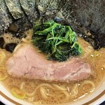 横浜家系ラーメン 三郷家 - チャーシュー＆ほうれん草。