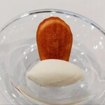 プレスキル - メリロ風味のマドレーヌ トンカ豆のアイスクリーム