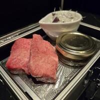 VinIX - 牛タン 食材をアタッシュケースに入れて見せてから、その場で焼き上げる