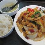 中国料理味神館 - 鶏肉とカシューナッツ炒め(858)円)+ライス中(220円)
