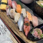 回転寿司 力丸 - 上ネタ満腹握りランチ