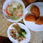 リ・ヴォン - サラダ＆パンとり放題