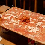 ワインの酒場。ディプント - 元祖！ヨーロッパ産 生ハムとサラミのてんこ盛り レギュラー