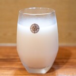 王富貴黄燜鶏 - 2024.11 マッコリ（Glass 390円）