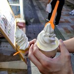 ブルーシールパーラー - 塩ミルクソフトクリーム2個