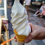 ブルーシールパーラー - 塩ミルクソフトクリーム(ソフトコーン)