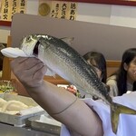 回転割烹 寿司御殿 - ぴちぴち動く豊後鯖